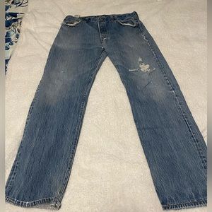 Vintage distressed Red tag Levi’s - perfect for todays trends